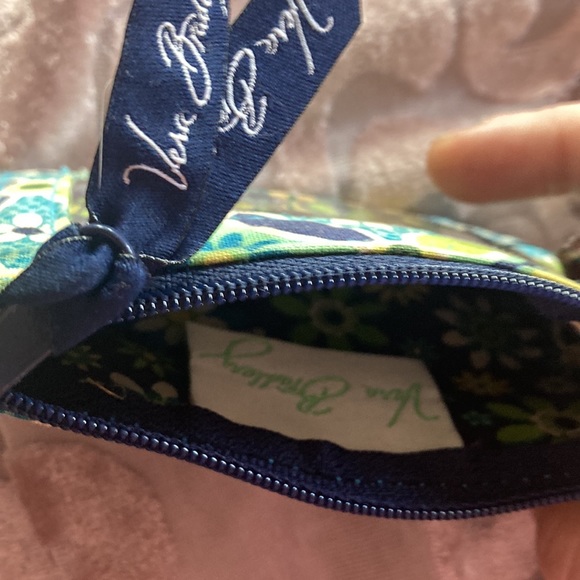 Vera Bradley Retired Daisy Print ID Holder Wallet - Picture 3 of 5